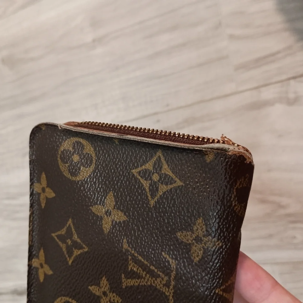 Louis Vuitton Long Round zipper Monogram Wallet